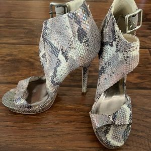 Iridescent Snake Skin Pattern Size 7 Madden Girl Open Toe Heels